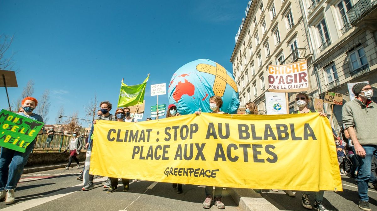 Projde-li klimatický zákon, z Paříže do Lyonu už letět nepůjde